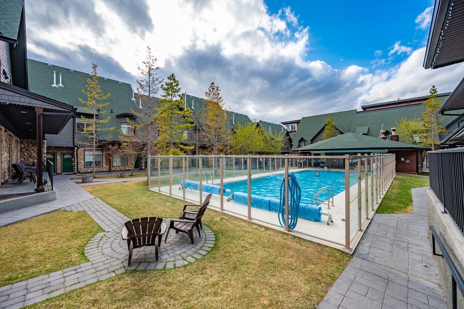Grotto Canyon Chalet Канмор Экстерьер фото